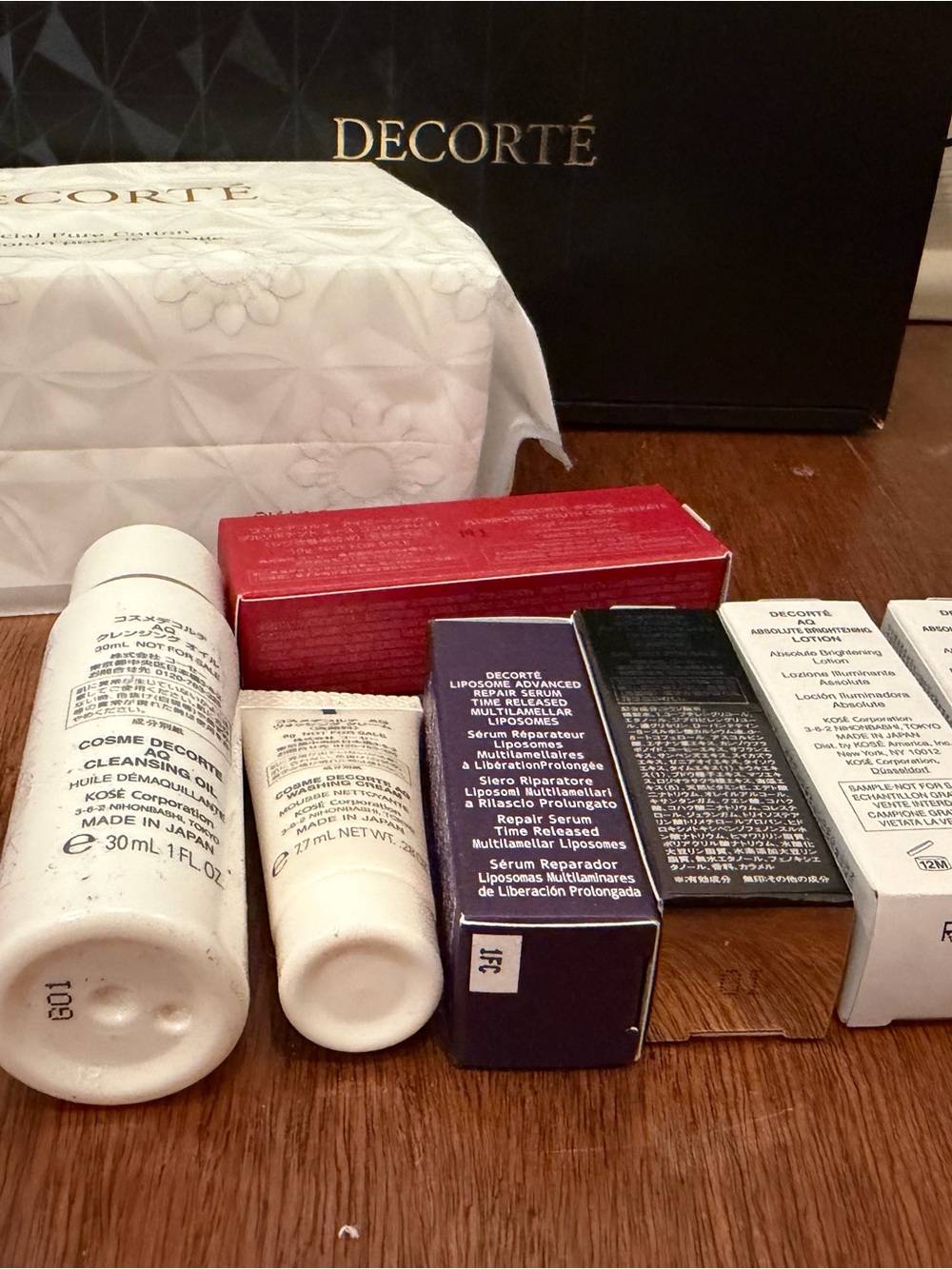 Decorte gift set - Picture 9 of 11